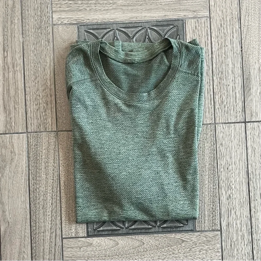lululemon athletica Forest Green Short Sleeve Tee - Picture 5 of 5